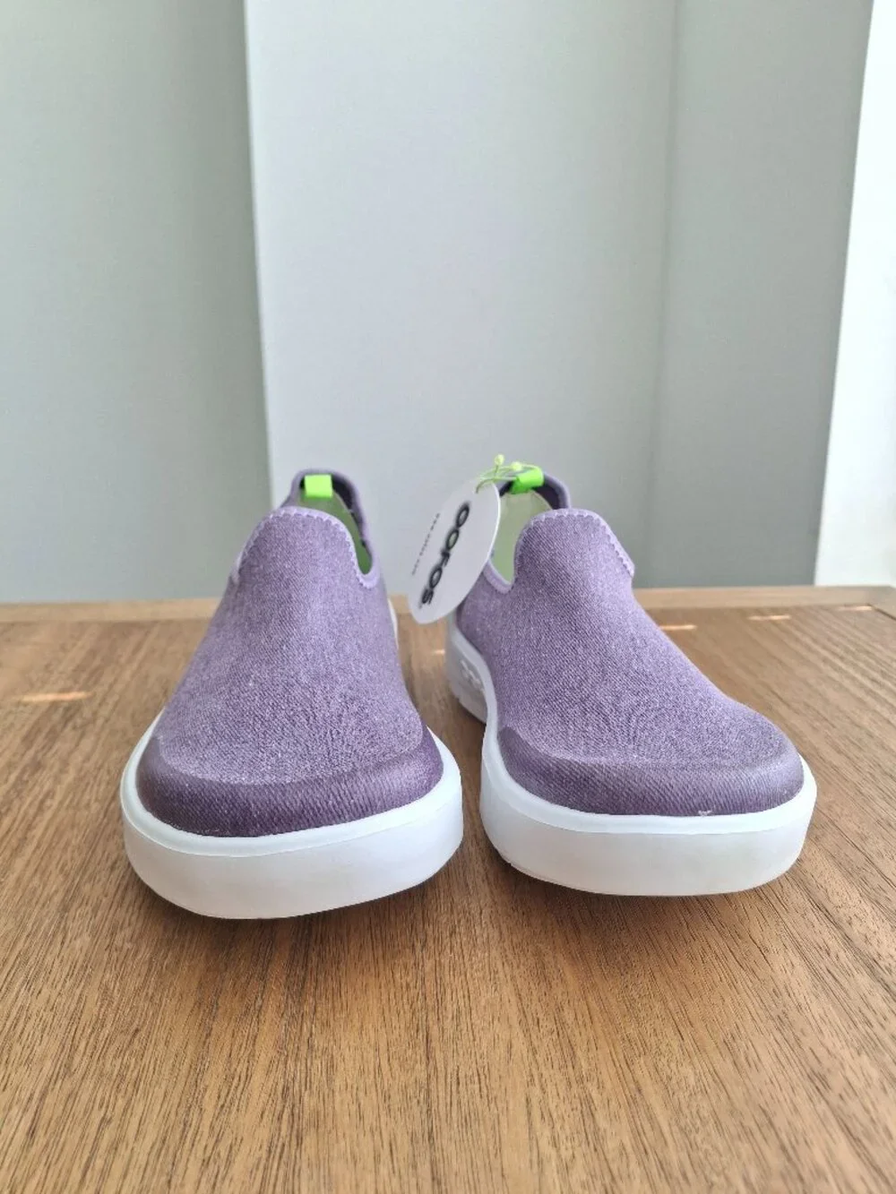 (New) OOFOS – OOmg eeZee Low Recovery Shoes (Purple Wash) – Women's 6